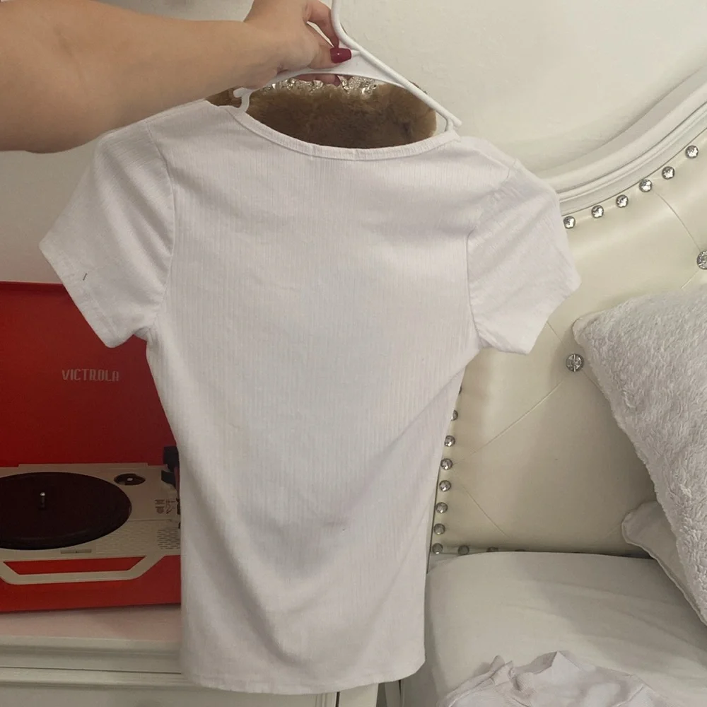 white top - Picture 2 of 2
